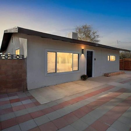 Modern City Ranch 3 Bdrm Family Home Access By Dirt Road Palmdale Bagian luar foto