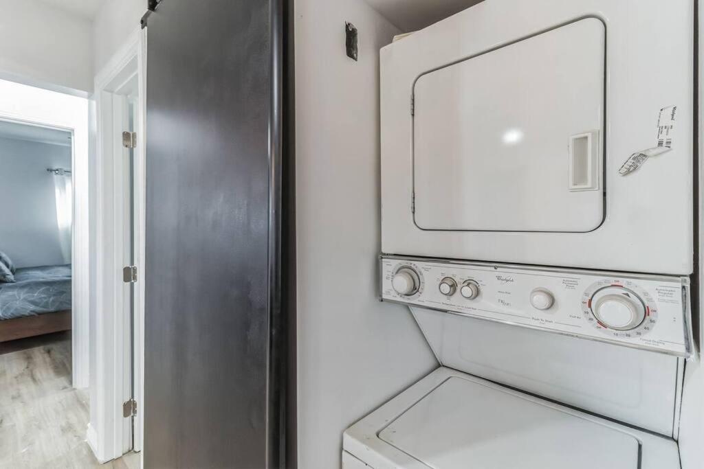 Modern City Ranch 3 Bdrm Family Home Access By Dirt Road Palmdale Bagian luar foto