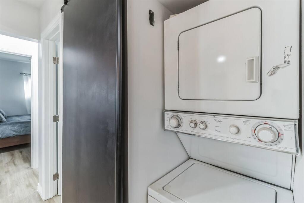 Modern City Ranch 3 Bdrm Family Home Access By Dirt Road Palmdale Bagian luar foto