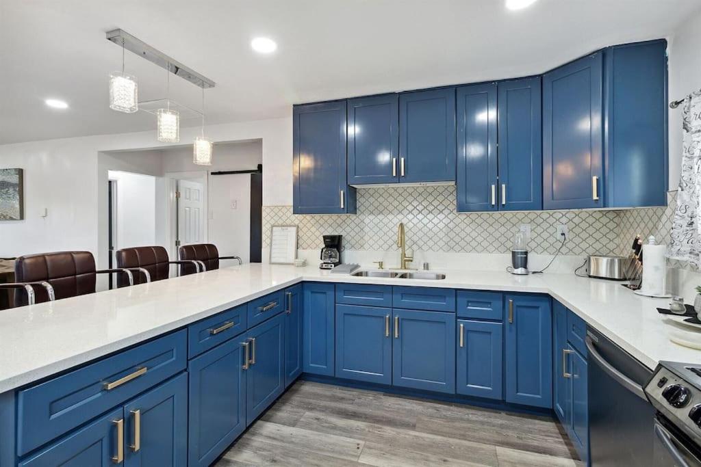 Modern City Ranch 3 Bdrm Family Home Access By Dirt Road Palmdale Bagian luar foto