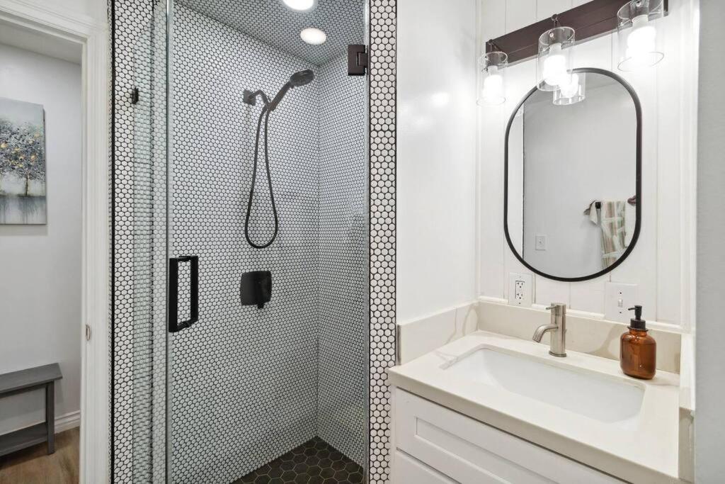 Modern City Ranch 3 Bdrm Family Home Access By Dirt Road Palmdale Bagian luar foto