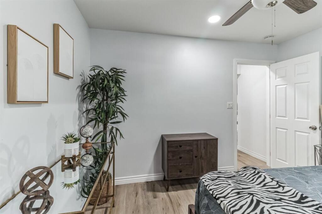 Modern City Ranch 3 Bdrm Family Home Access By Dirt Road Palmdale Bagian luar foto