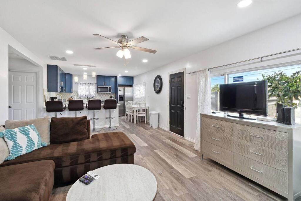 Modern City Ranch 3 Bdrm Family Home Access By Dirt Road Palmdale Bagian luar foto