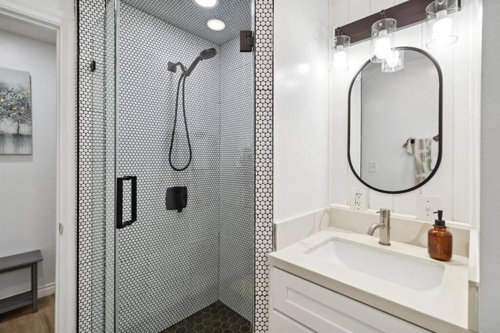 Modern City Ranch 3 Bdrm Family Home Access By Dirt Road Palmdale Bagian luar foto