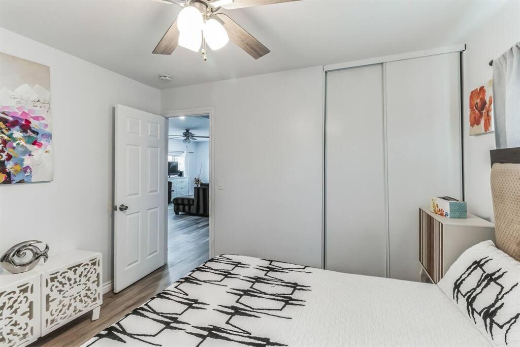 Modern City Ranch 3 Bdrm Family Home Access By Dirt Road Palmdale Bagian luar foto