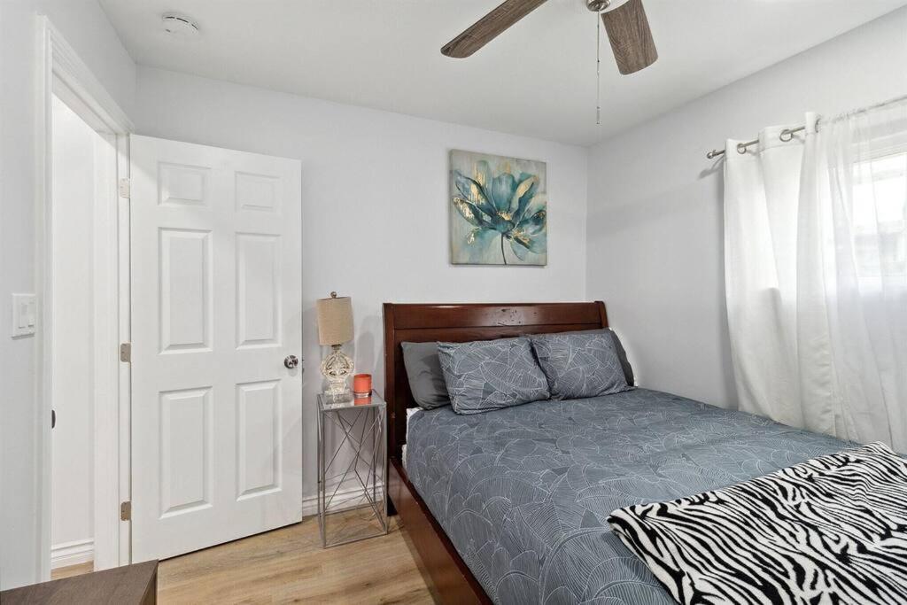Modern City Ranch 3 Bdrm Family Home Access By Dirt Road Palmdale Bagian luar foto
