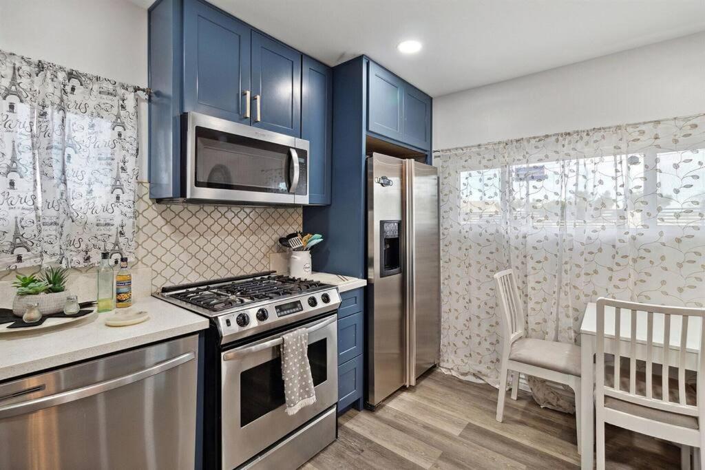 Modern City Ranch 3 Bdrm Family Home Access By Dirt Road Palmdale Bagian luar foto
