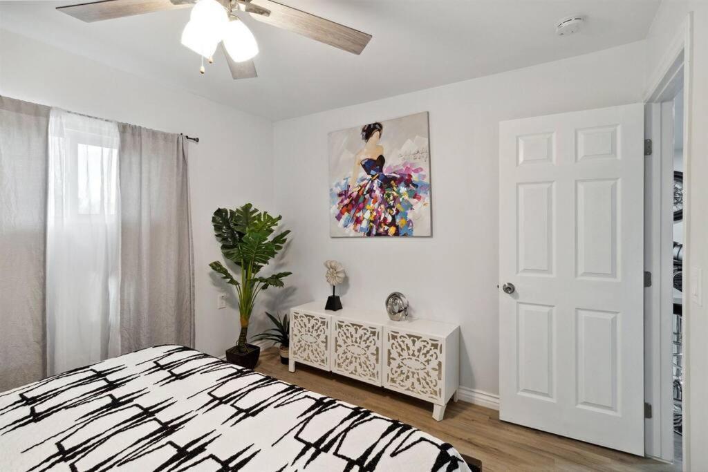 Modern City Ranch 3 Bdrm Family Home Access By Dirt Road Palmdale Bagian luar foto